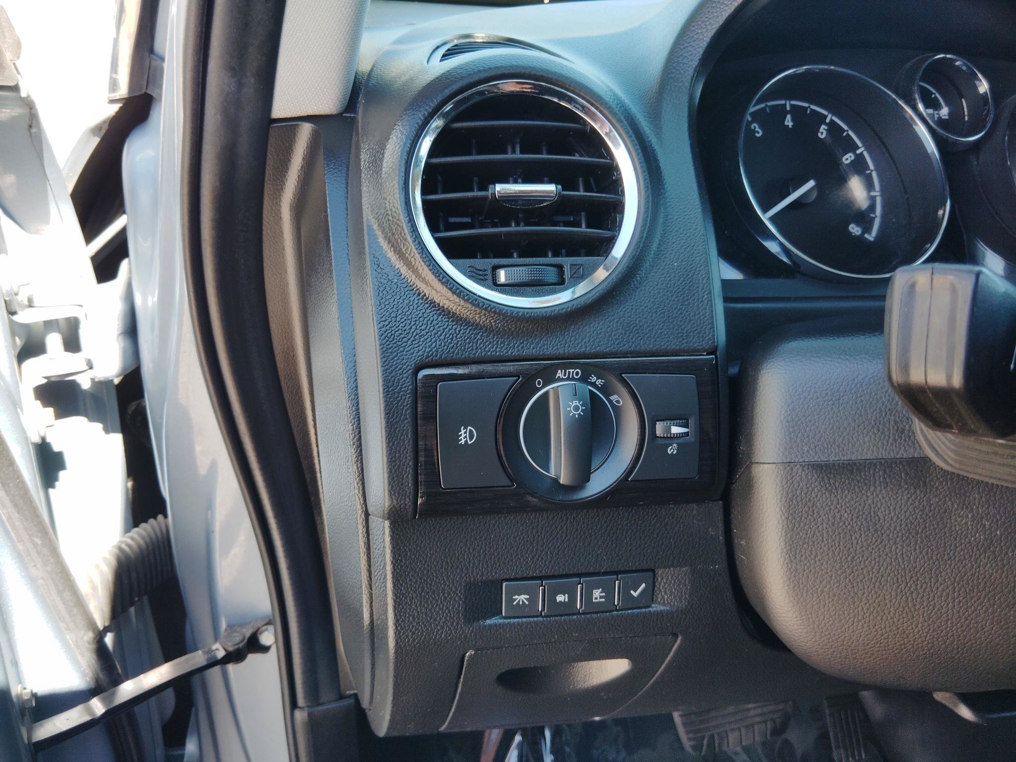 Used 2014 Chevrolet Captiva Sport LS FWD image 15