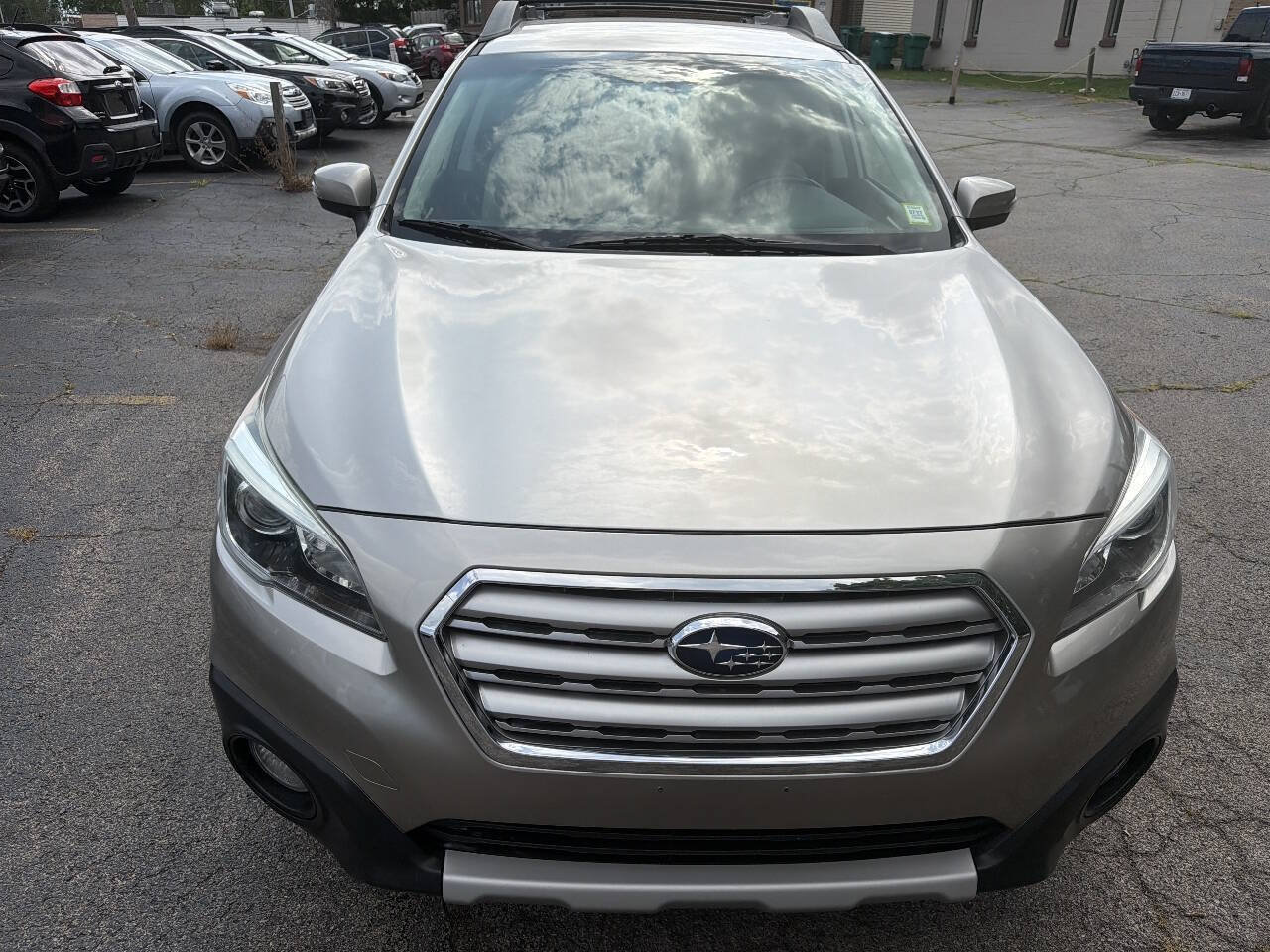 Used 2016 Subaru Outback 2.5i Limited AWD/4WD image 1