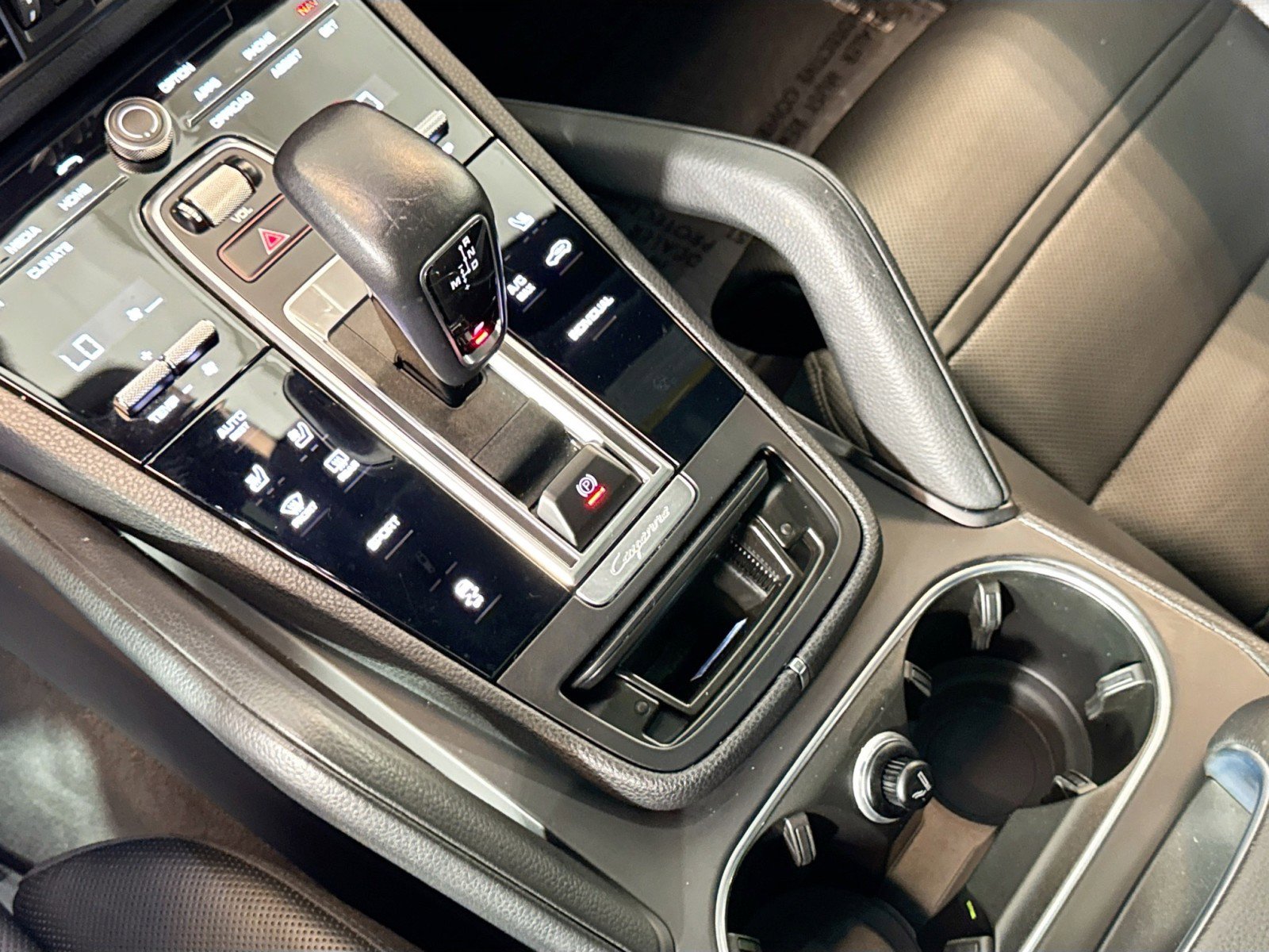 Used 2023 Porsche Cayenne Platinum Edition image 19