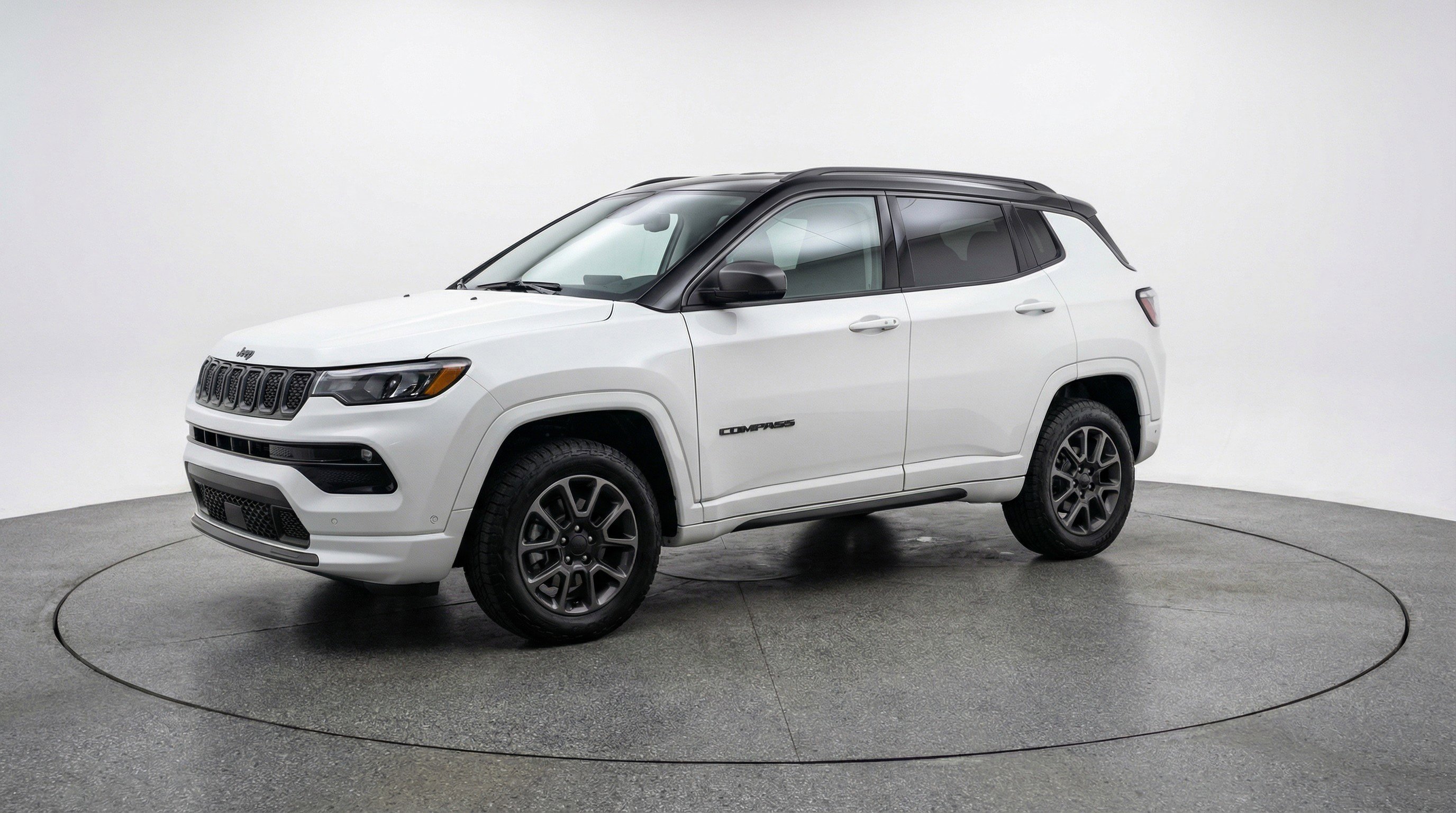 Used 2025 Jeep Compass Trailhawk image 3