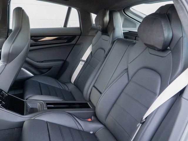 Certified 2025 Porsche Panamera GTS image 18