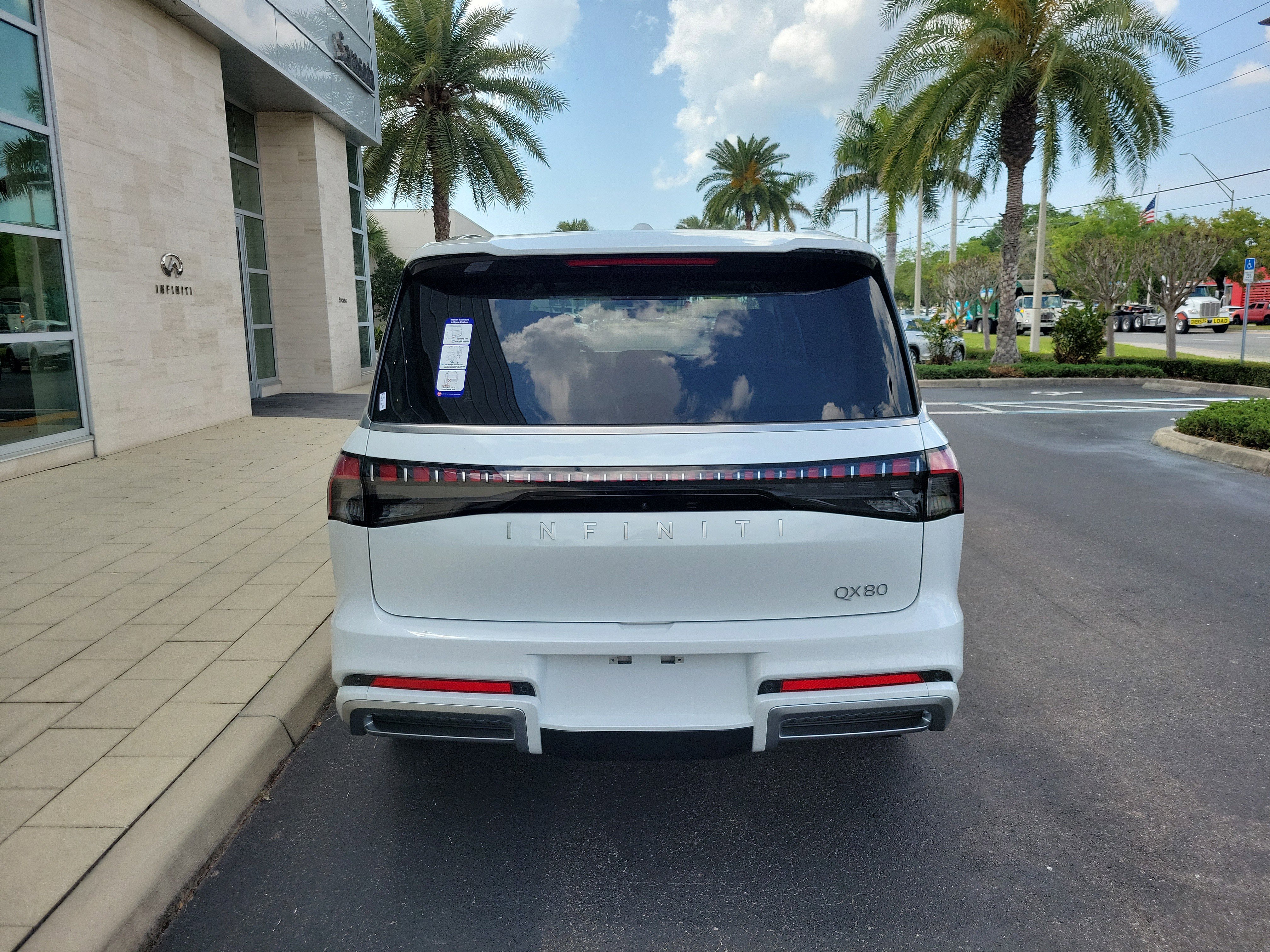 New 2026 INFINITI QX80 Luxe image 5
