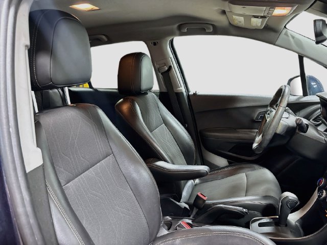 Used 2018 Chevrolet Trax LT w/ LT Convenience Package AWD/4WD image 22