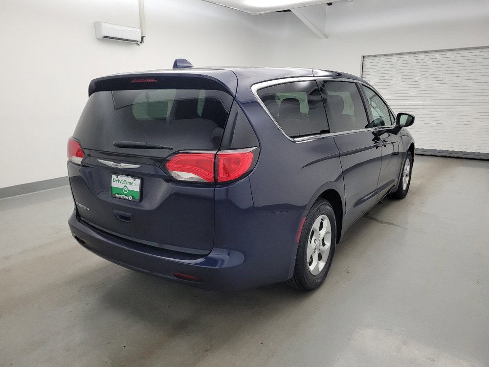 Used 2017 Chrysler Pacifica LX w/ Tire & Wheel Group FWD image 9