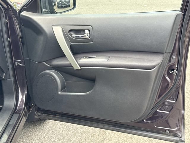 Used 2015 Nissan Rogue S w/ Convenience Package AWD/4WD image 8