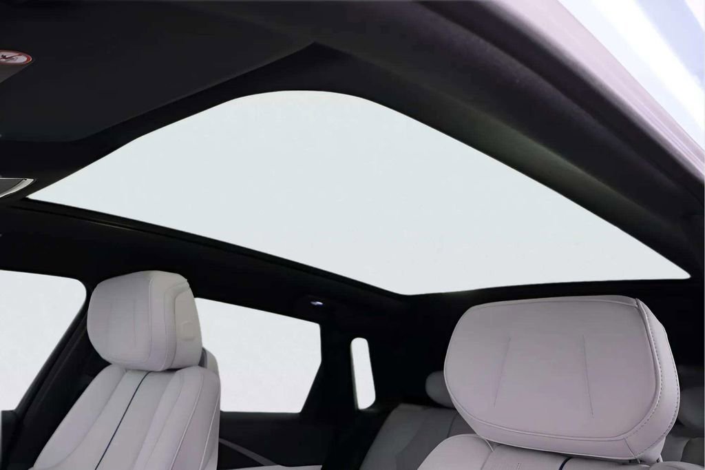 Used 2024 Cadillac Lyriq Luxury image 27