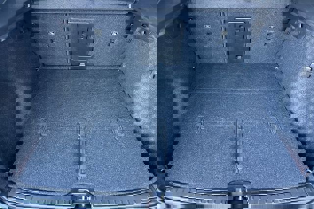 Used 2023 Volvo XC40 B4 Ultimate image 17