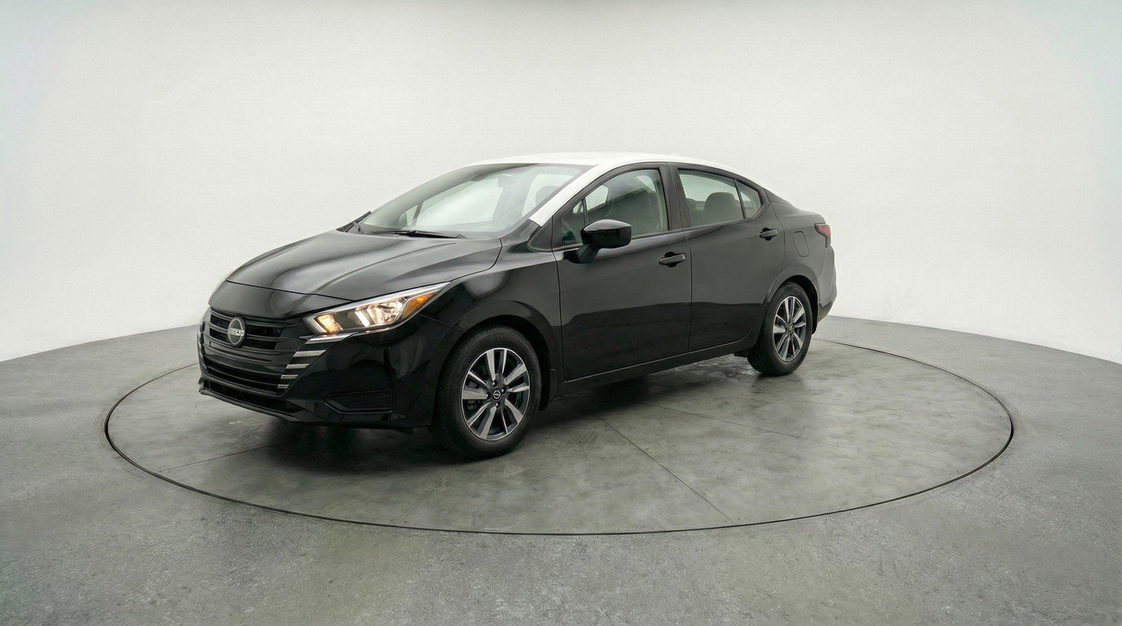 Used 2025 Nissan Versa SV FWD image 2