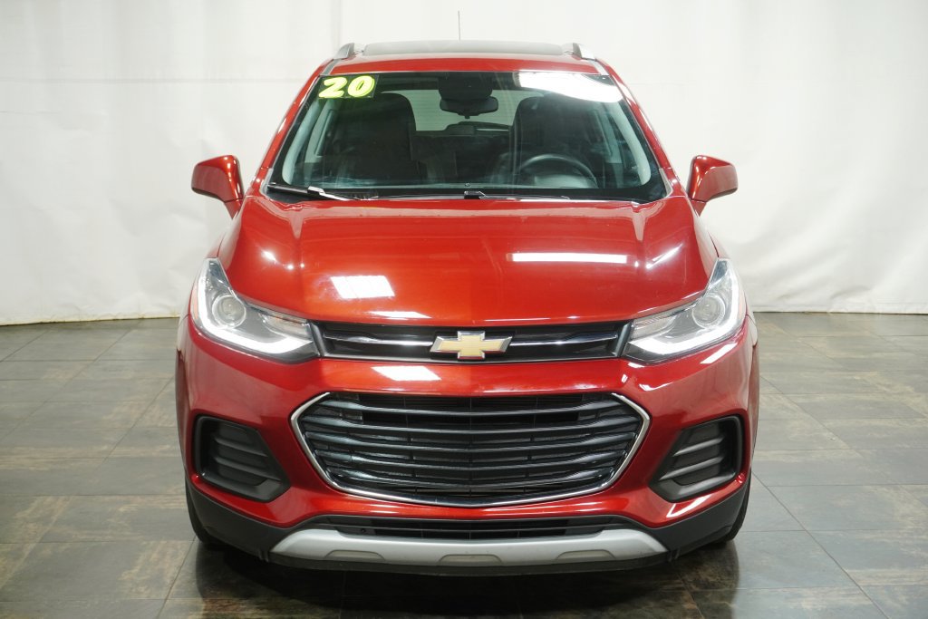 Used 2020 Chevrolet Trax LT w/ Sun & Sound Package FWD image 8
