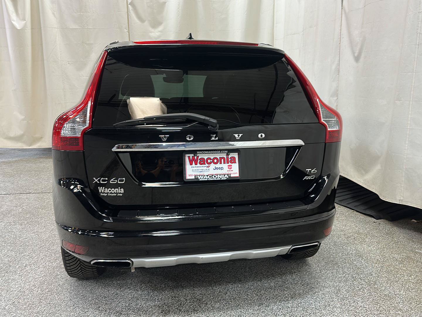 Used 2015 Volvo XC60 T6 w/ Protection Package AWD/4WD image 4