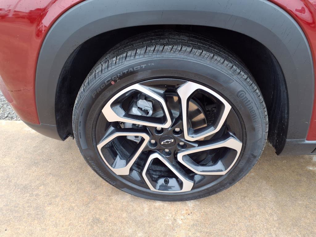 Used 2025 Chevrolet Trax RS w/ Sunroof Package image 17