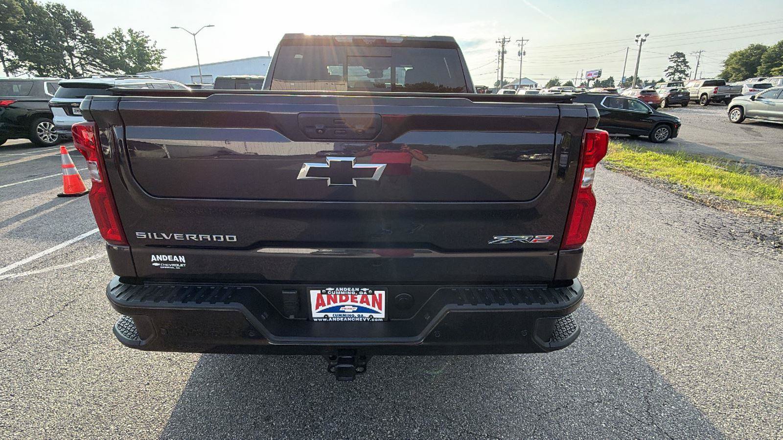 Used 2023 Chevrolet Silverado 1500 ZR2 w/ Technology Package AWD/4WD image 9