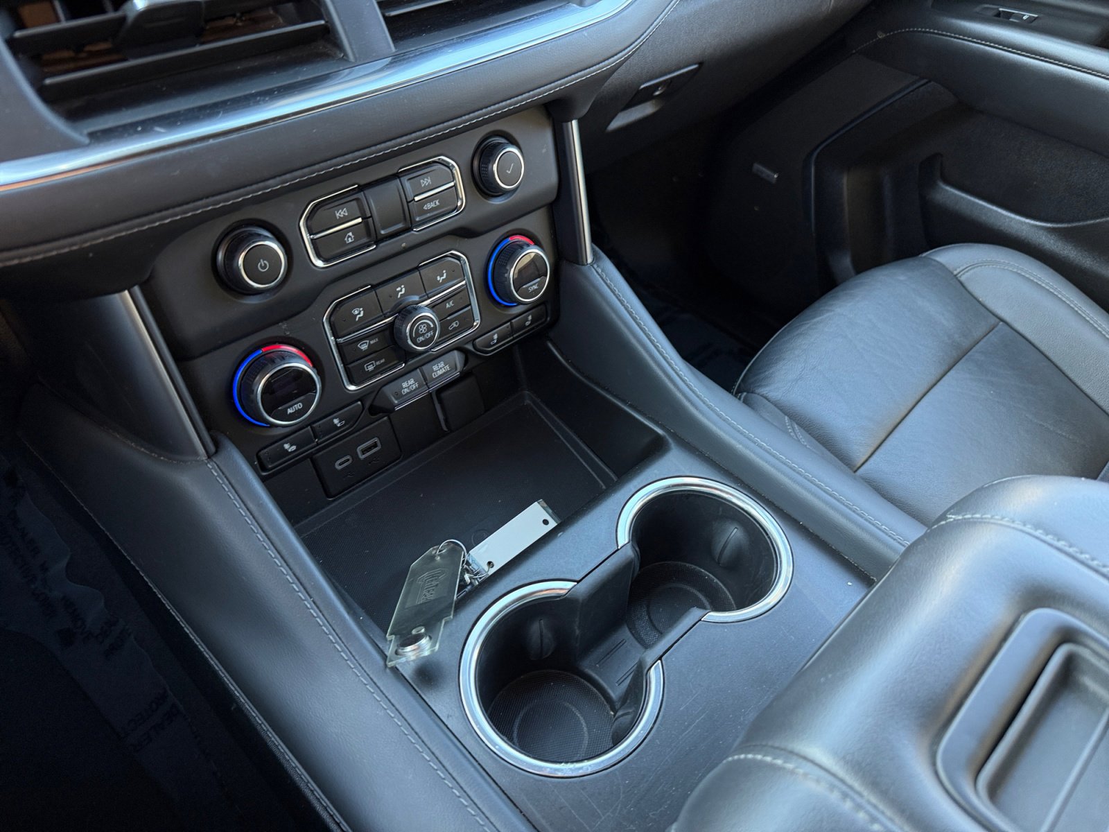 Used 2023 Chevrolet Suburban LT image 13