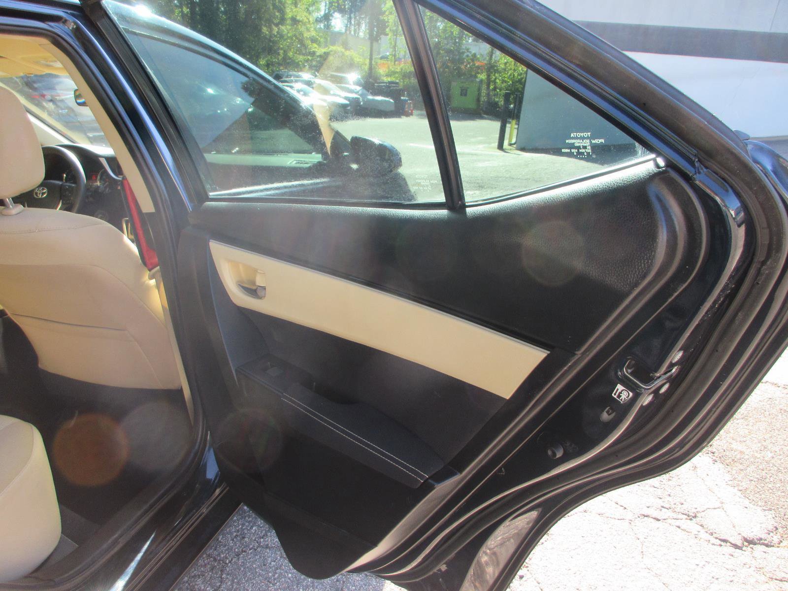 Used 2018 Toyota Corolla LE image 18