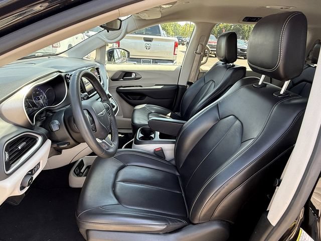 Certified 2024 Chrysler Pacifica Touring-L FWD image 10