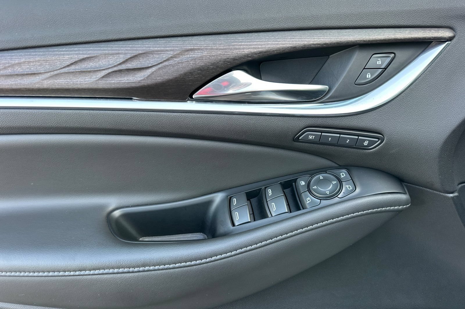 Certified 2024 Buick Enclave Avenir FWD image 11
