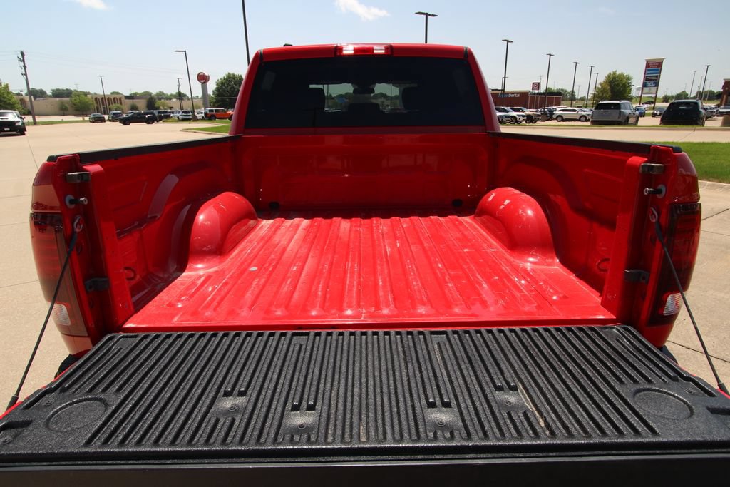 Used 2024 RAM 1500 Warlock AWD/4WD image 12