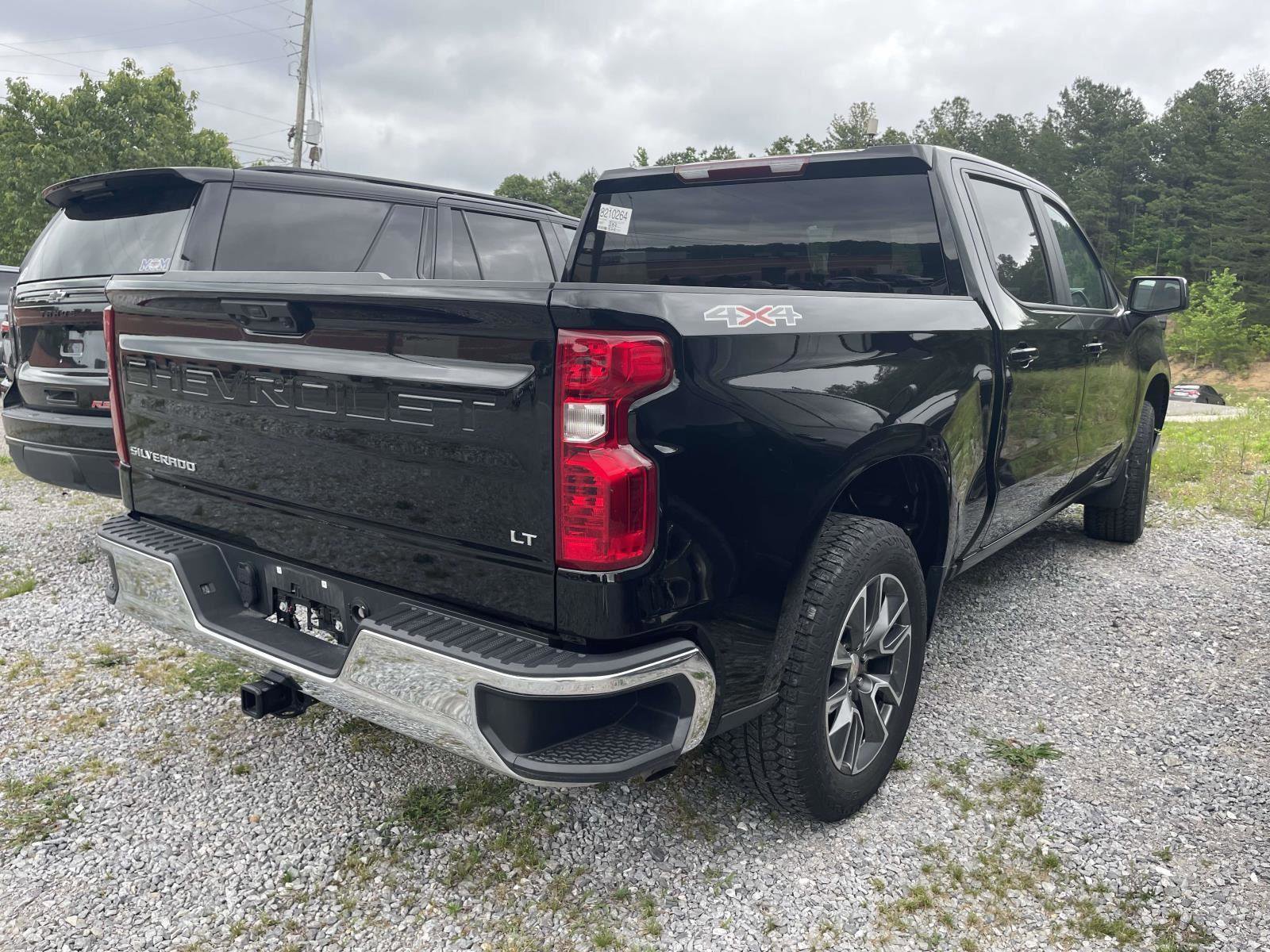 Used 2024 Chevrolet Silverado 1500 LT AWD/4WD image 10