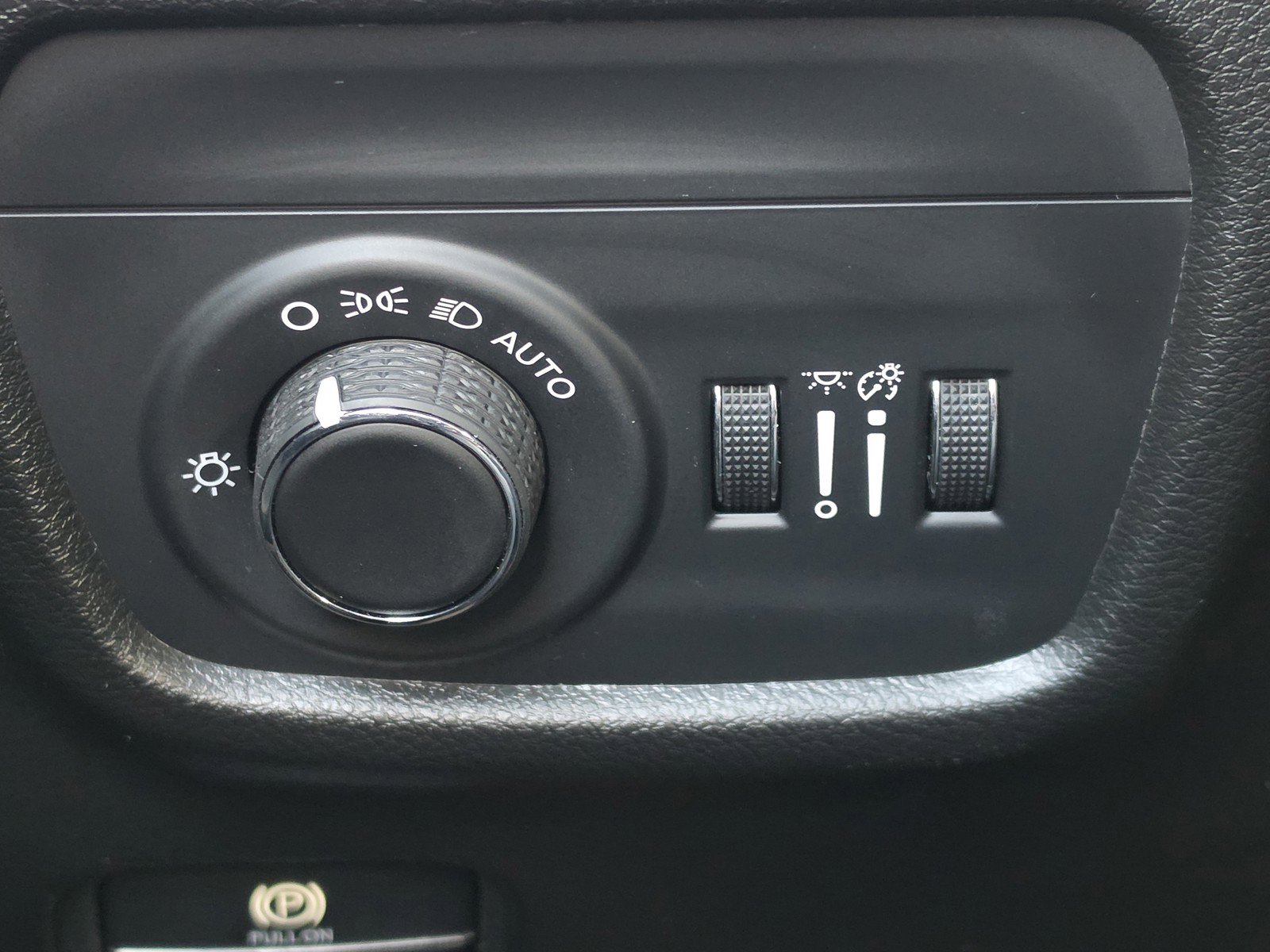 Used 2025 Jeep Grand Cherokee Laredo X w/ Luxury Tech Group I image 16