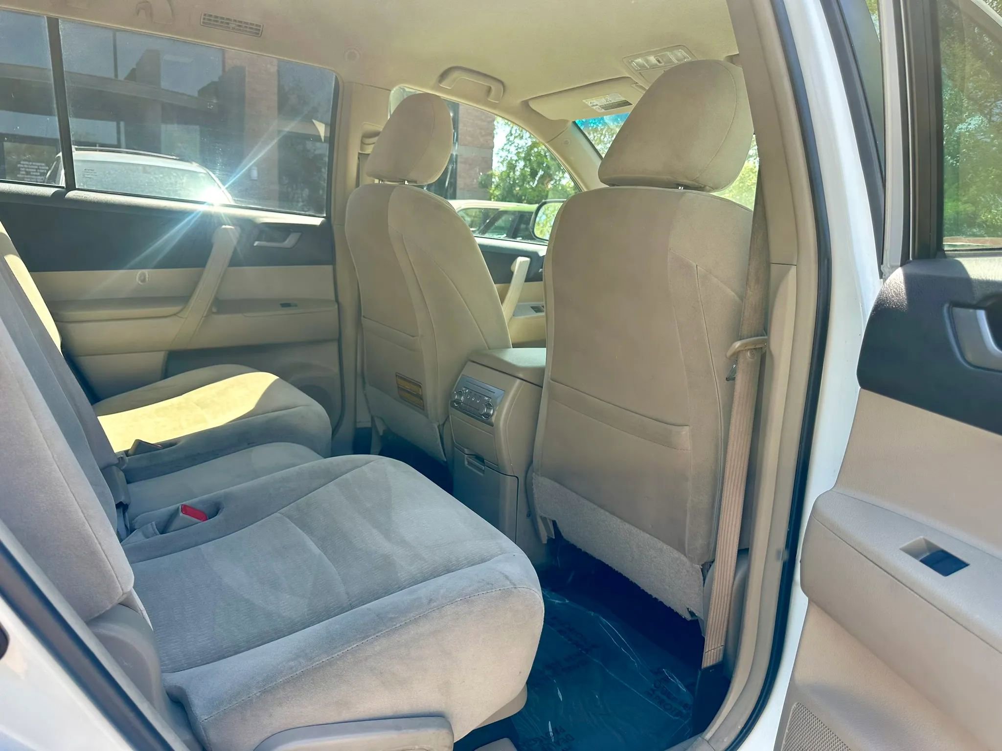 Used 2012 Toyota Highlander FWD w/ Tech Pkg image 14