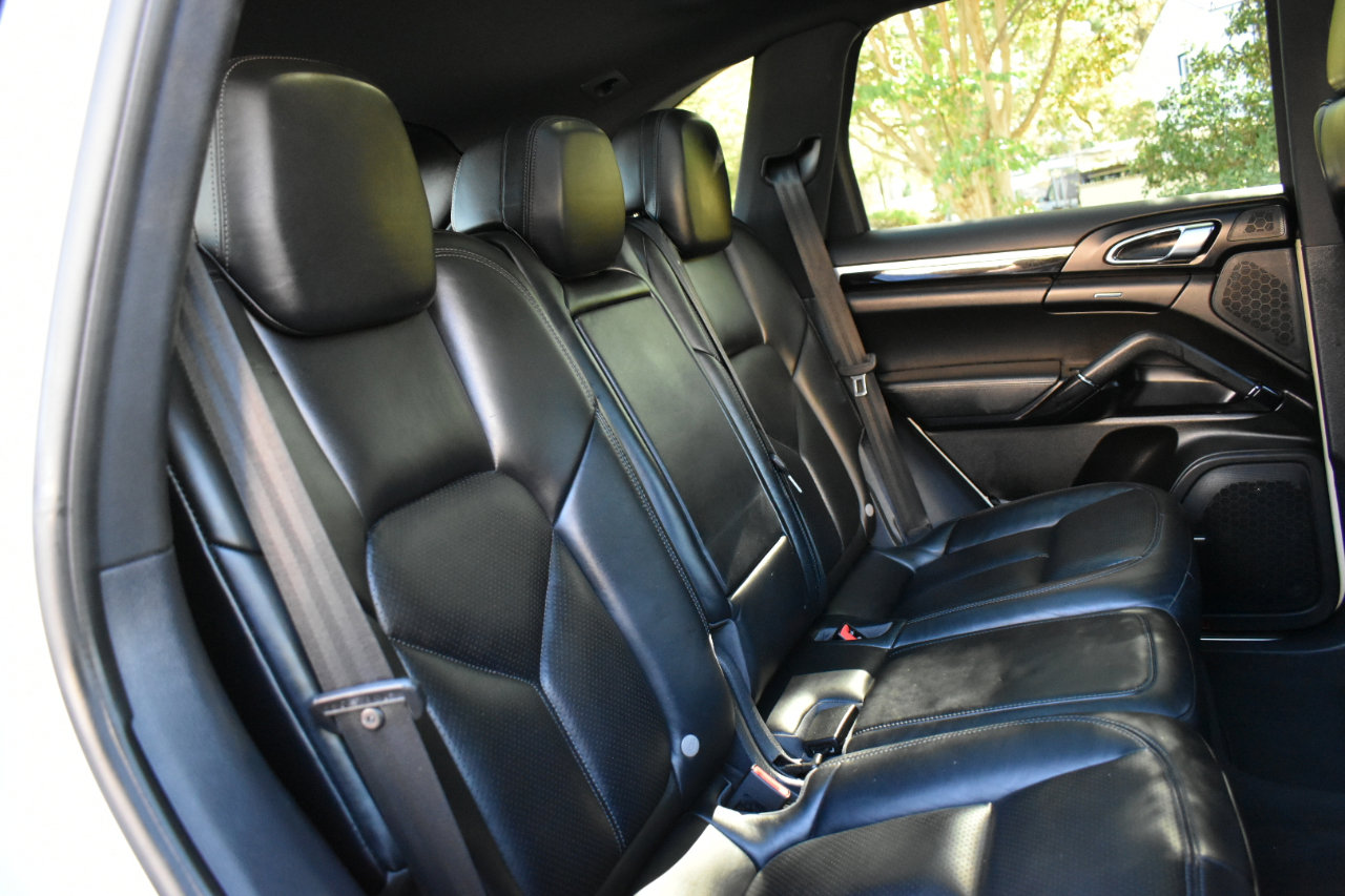 Used 2018 Porsche Cayenne Platinum Edition image 30