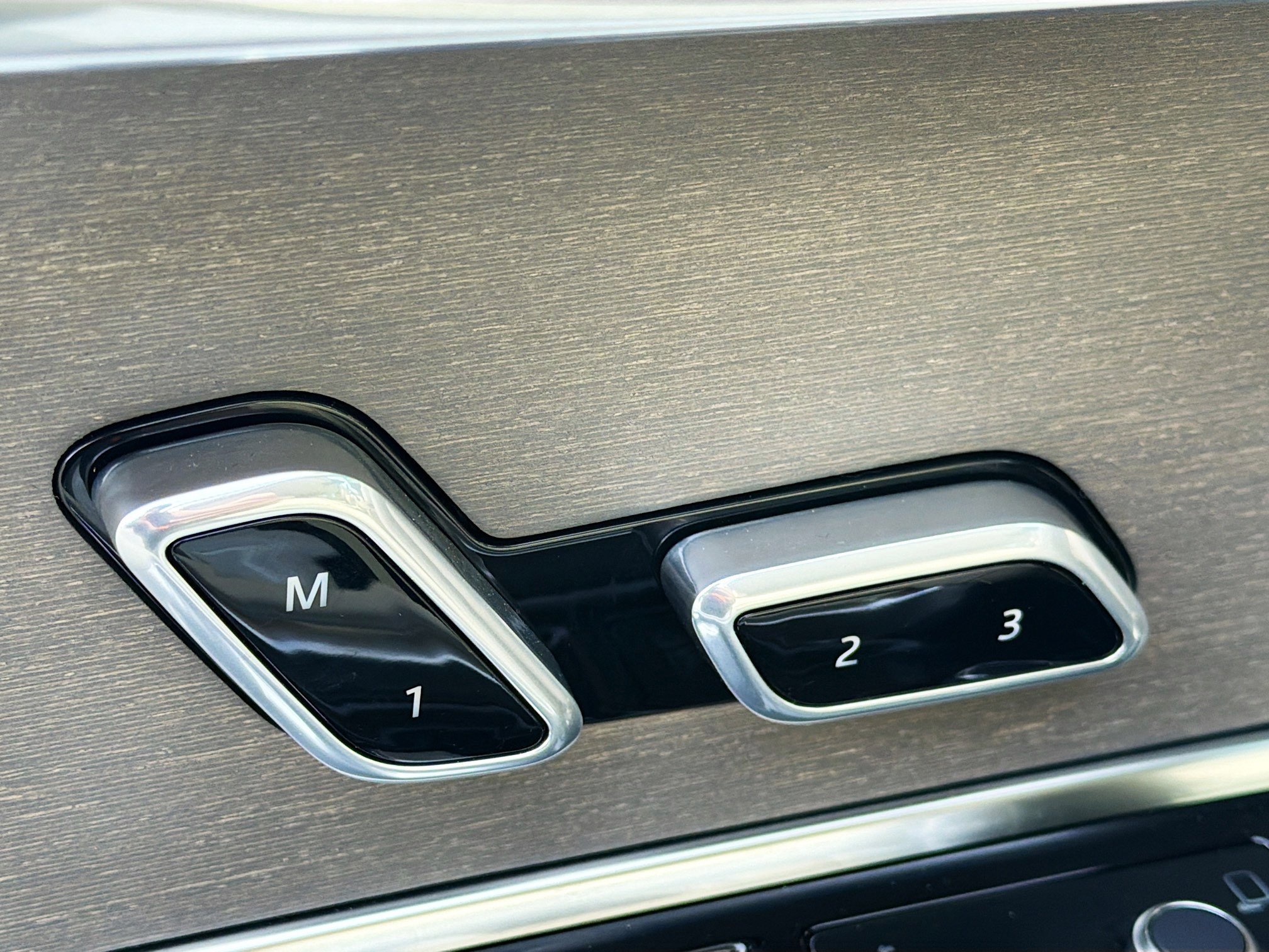 Used 2025 Land Rover Range Rover SV image 26