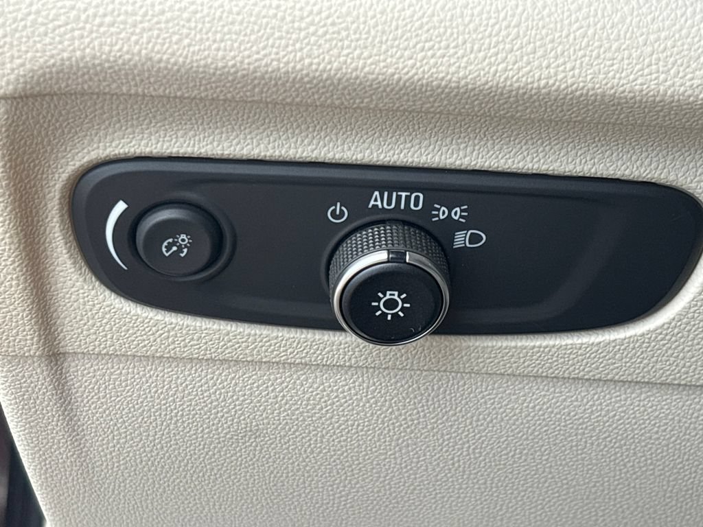 Used 2023 Buick Envision Avenir FWD image 11