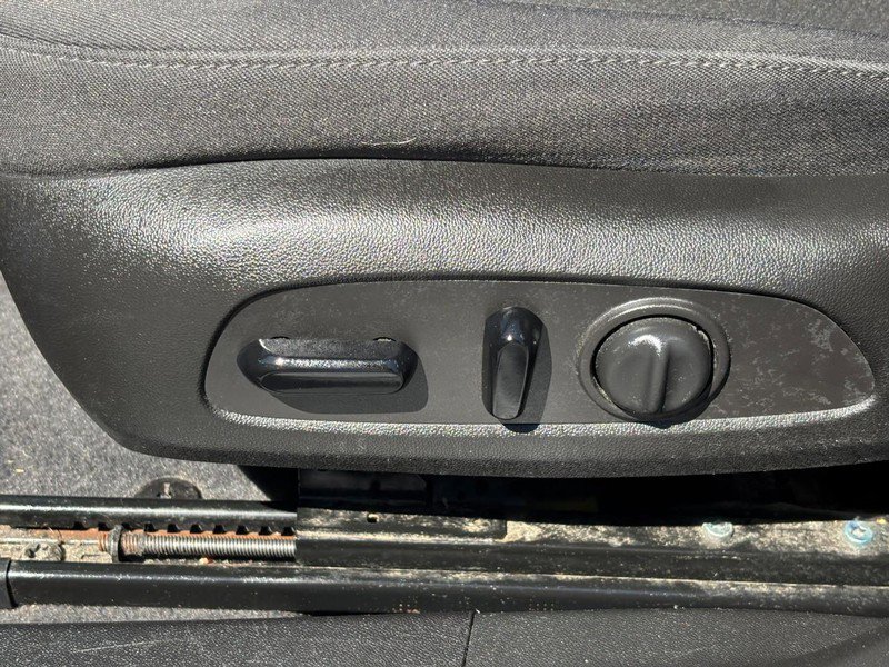 Used 2017 Chevrolet Malibu LT FWD image 15