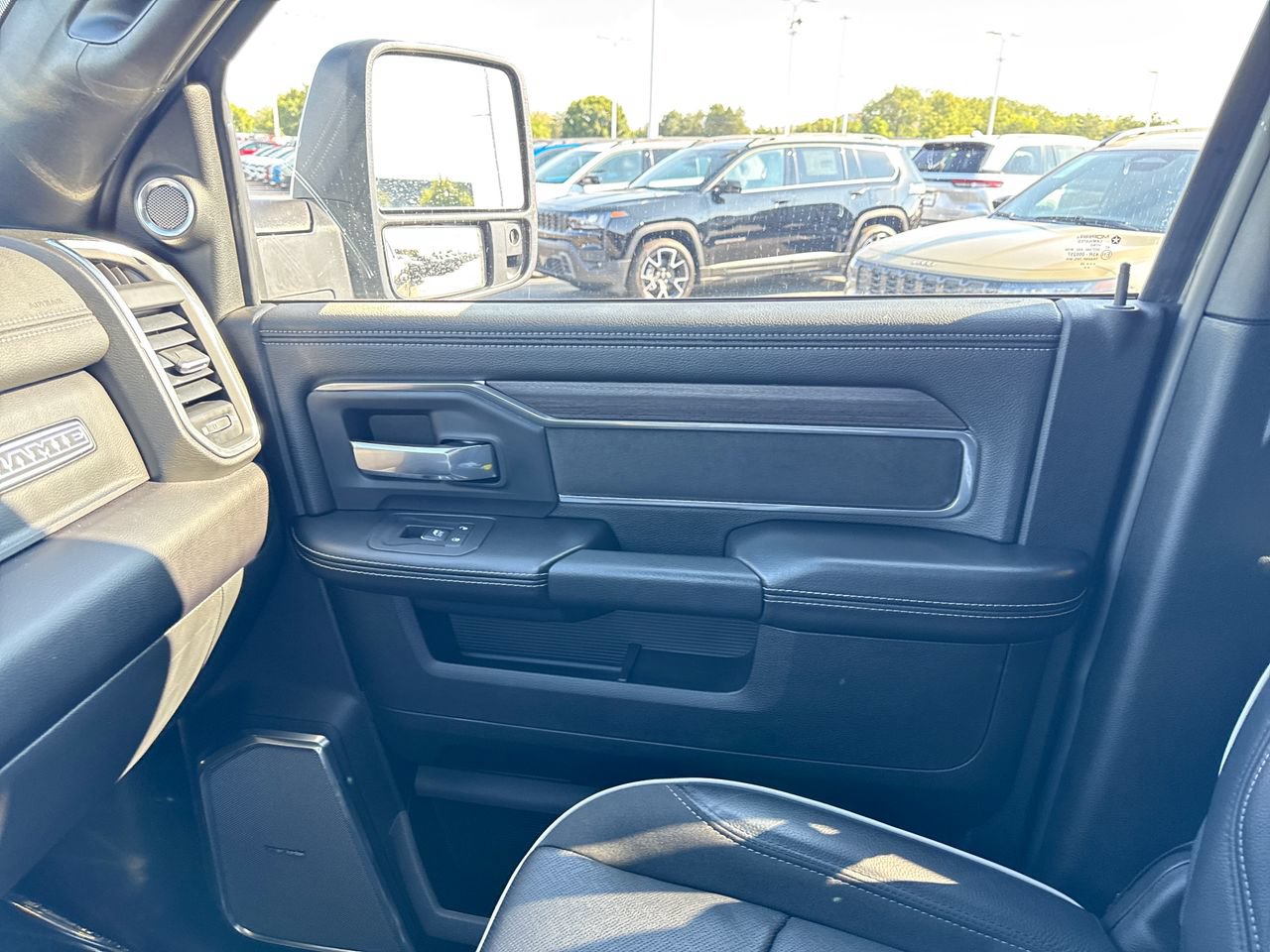 Used 2025 RAM 2500 Laramie AWD/4WD image 27