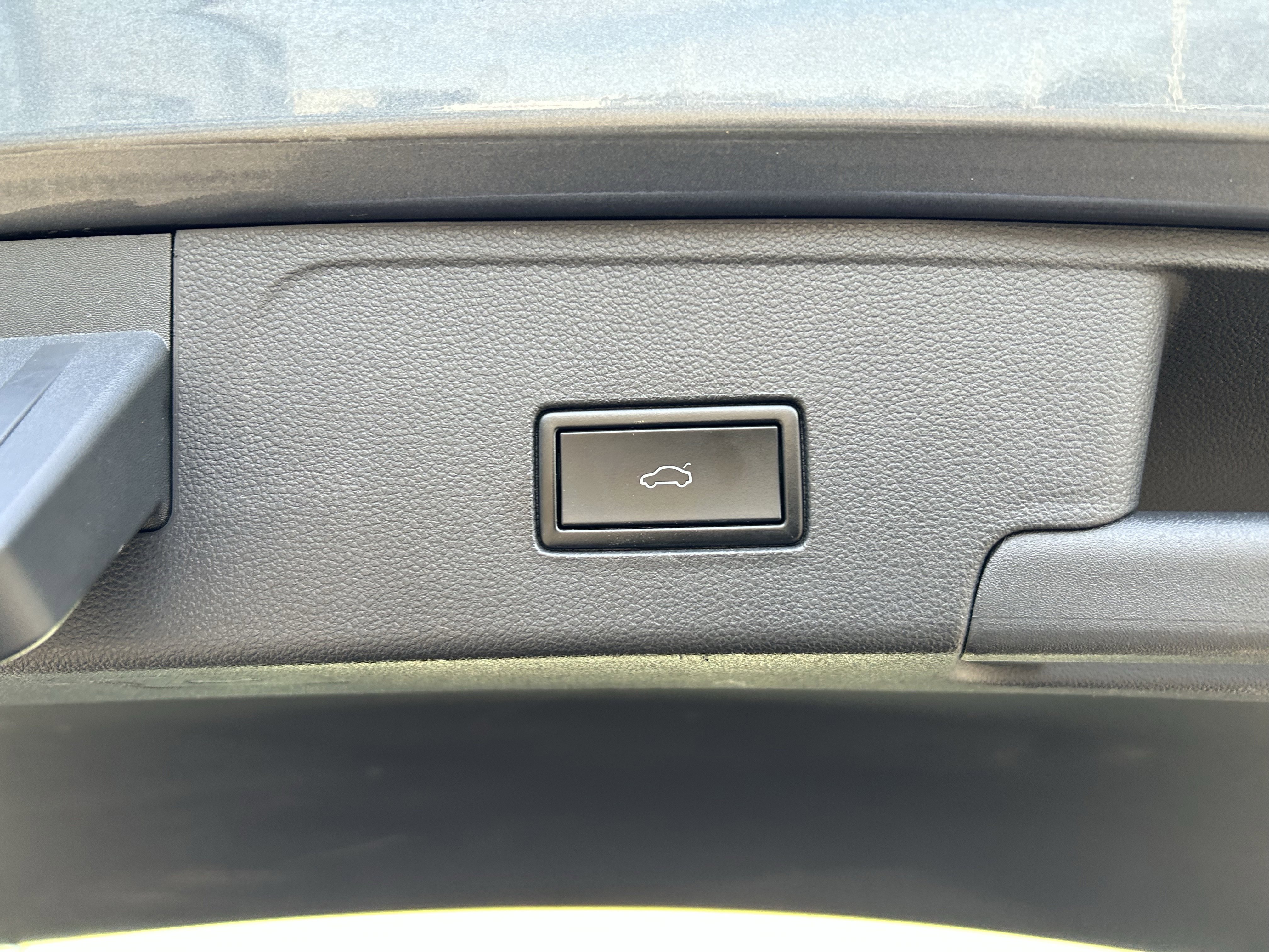 Used 2020 Volkswagen Atlas Cross Sport SE w/ Panoramic Sunroof Package AWD/4WD image 27