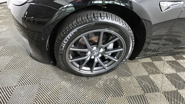Used 2018 Tesla Model 3 Long Range RWD image 9