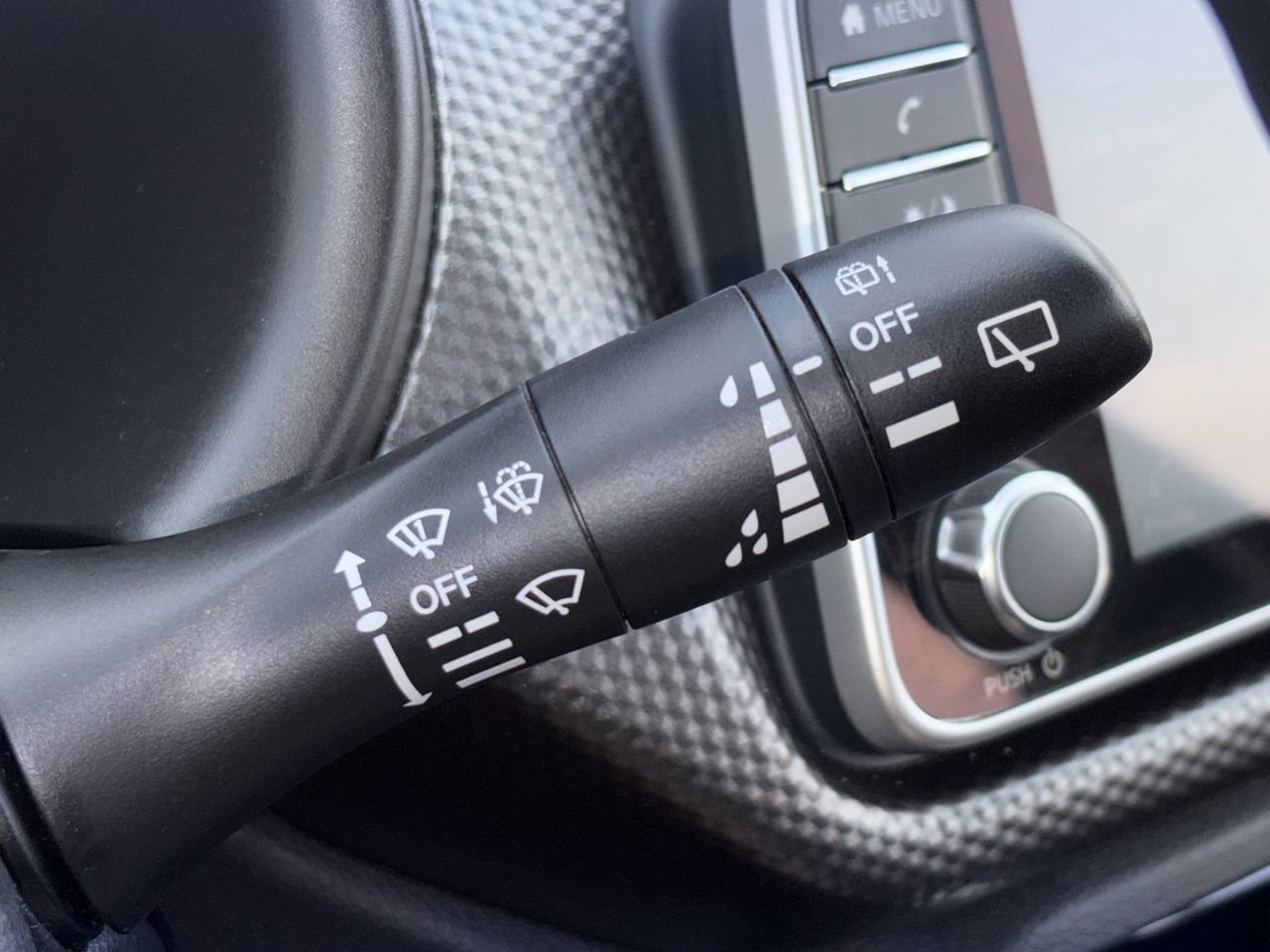 Used 2020 Nissan Kicks SV FWD image 10