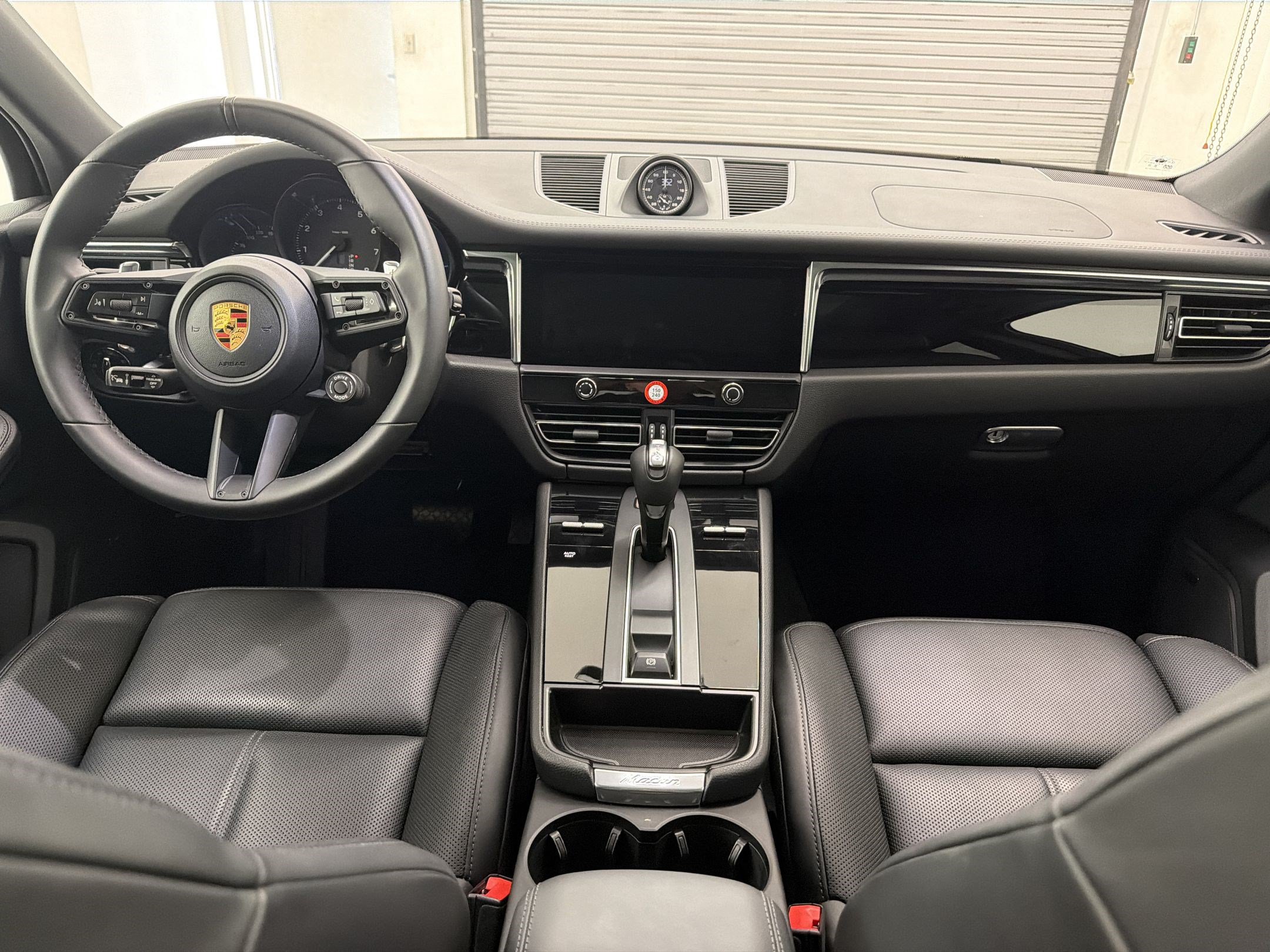 Used 2026 Porsche Macan AWD/4WD image 15