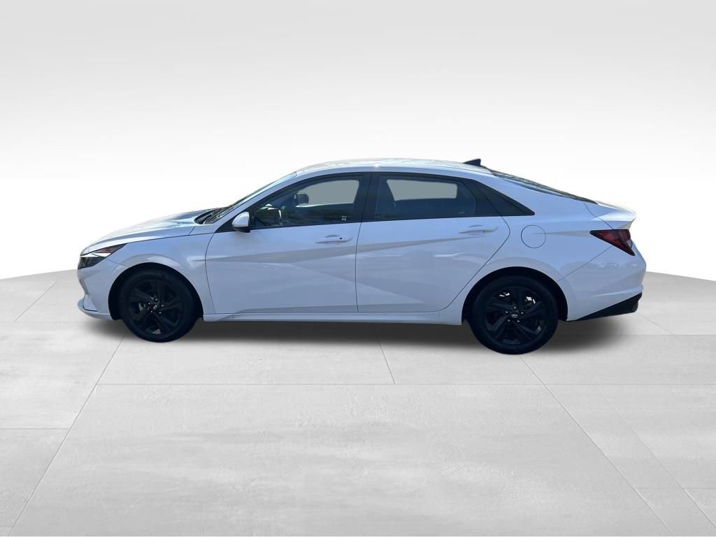 Used 2023 Hyundai Elantra SEL FWD image 2