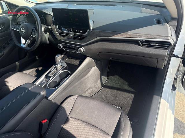 Certified 2024 Nissan Altima 2.5 SV w/ SV Premium Package AWD/4WD image 11