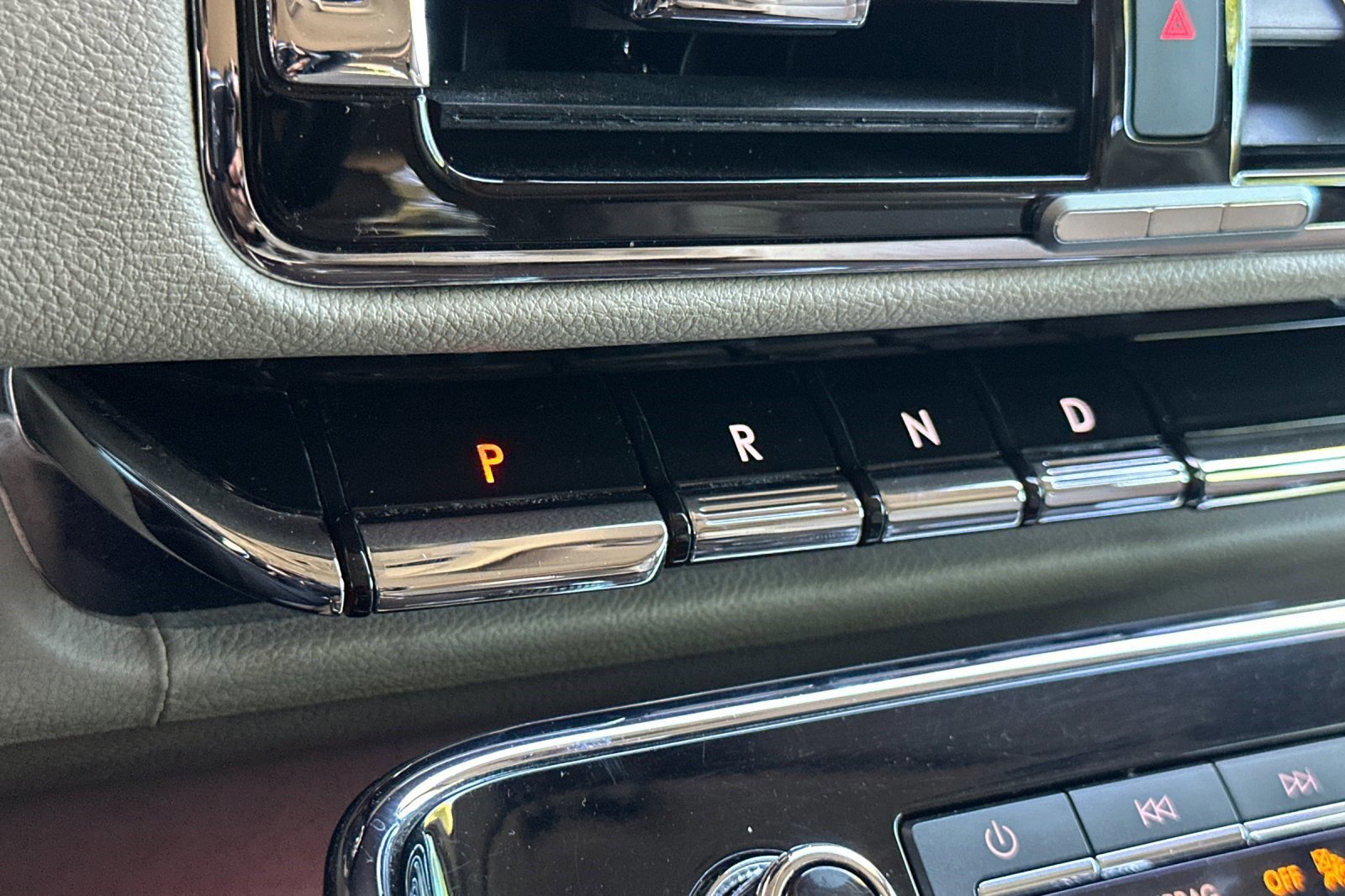 Used 2018 Lincoln Navigator L Reserve w/ Technology Package image 27