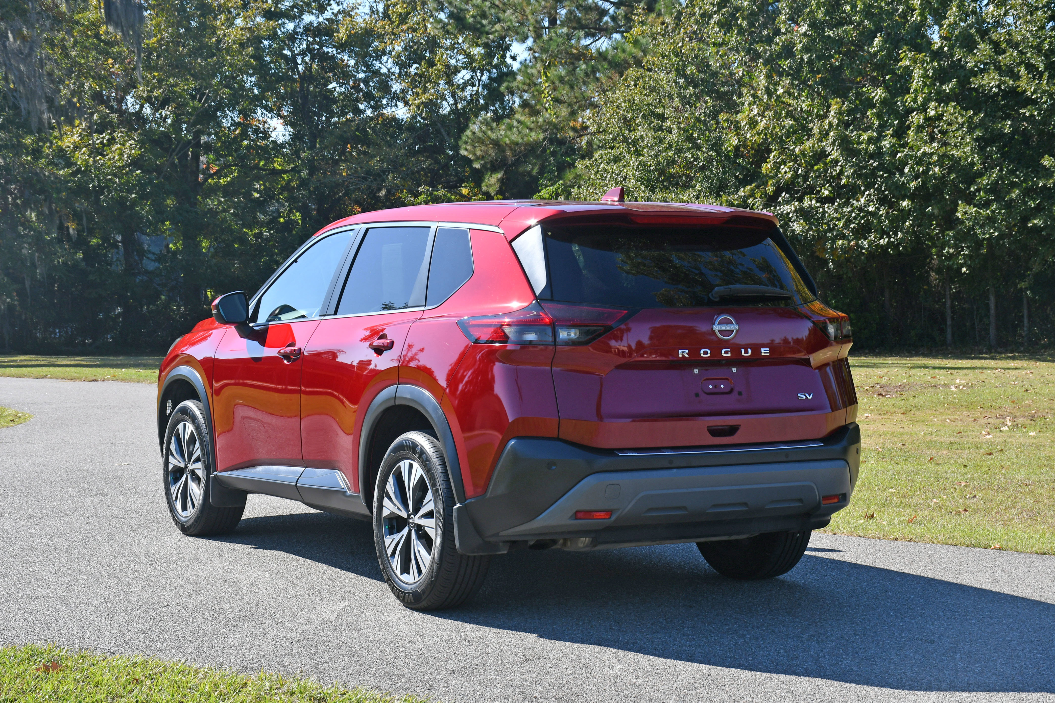 Used 2022 Nissan Rogue SV image 3