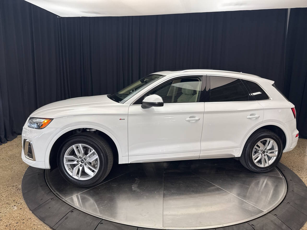 Used 2024 Audi Q5 2.0T Premium w/ Convenience Package AWD/4WD image 5