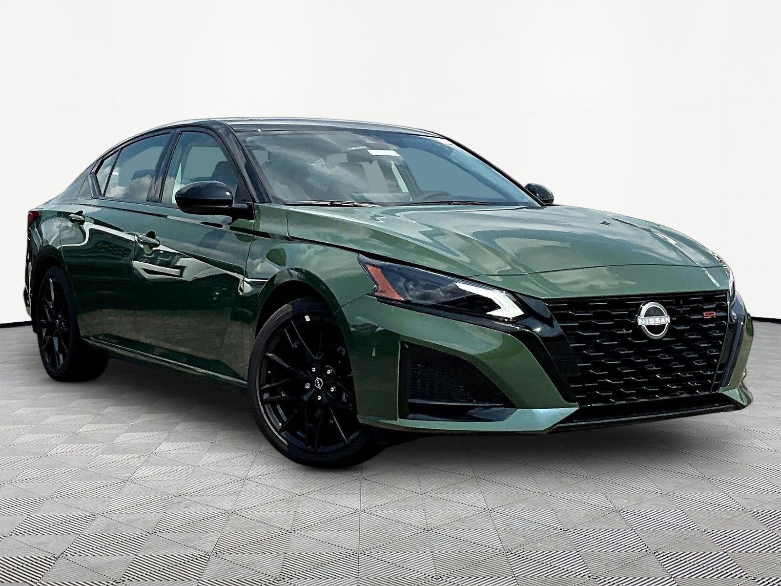 New 2026 Nissan Altima 2.5 SR w/ SR Midnight Edition Package FWD image 3