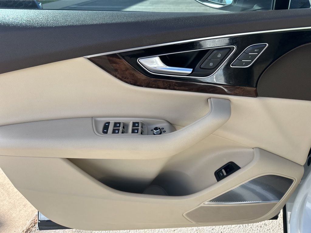 Used 2018 Audi Q7 3.0T Prestige image 15