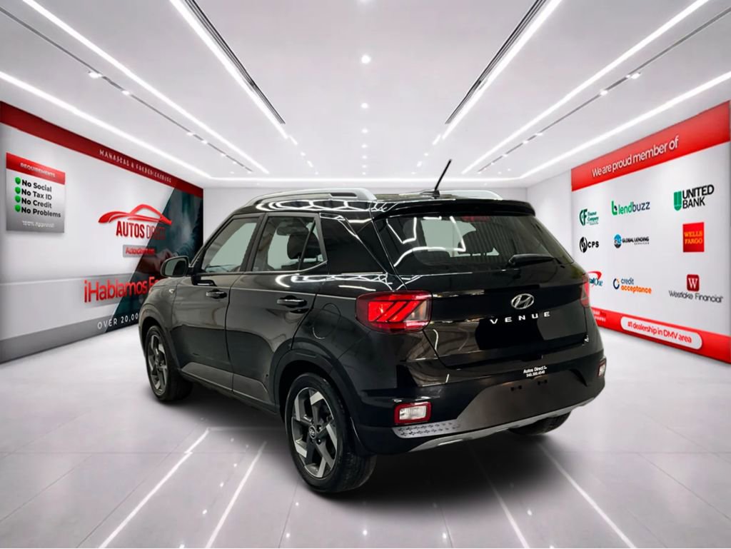Used 2023 Hyundai Venue SEL image 6