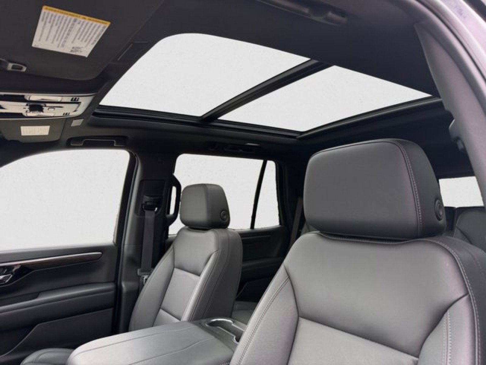 Used 2025 Chevrolet Tahoe Z71 w/ Comfort Package image 12