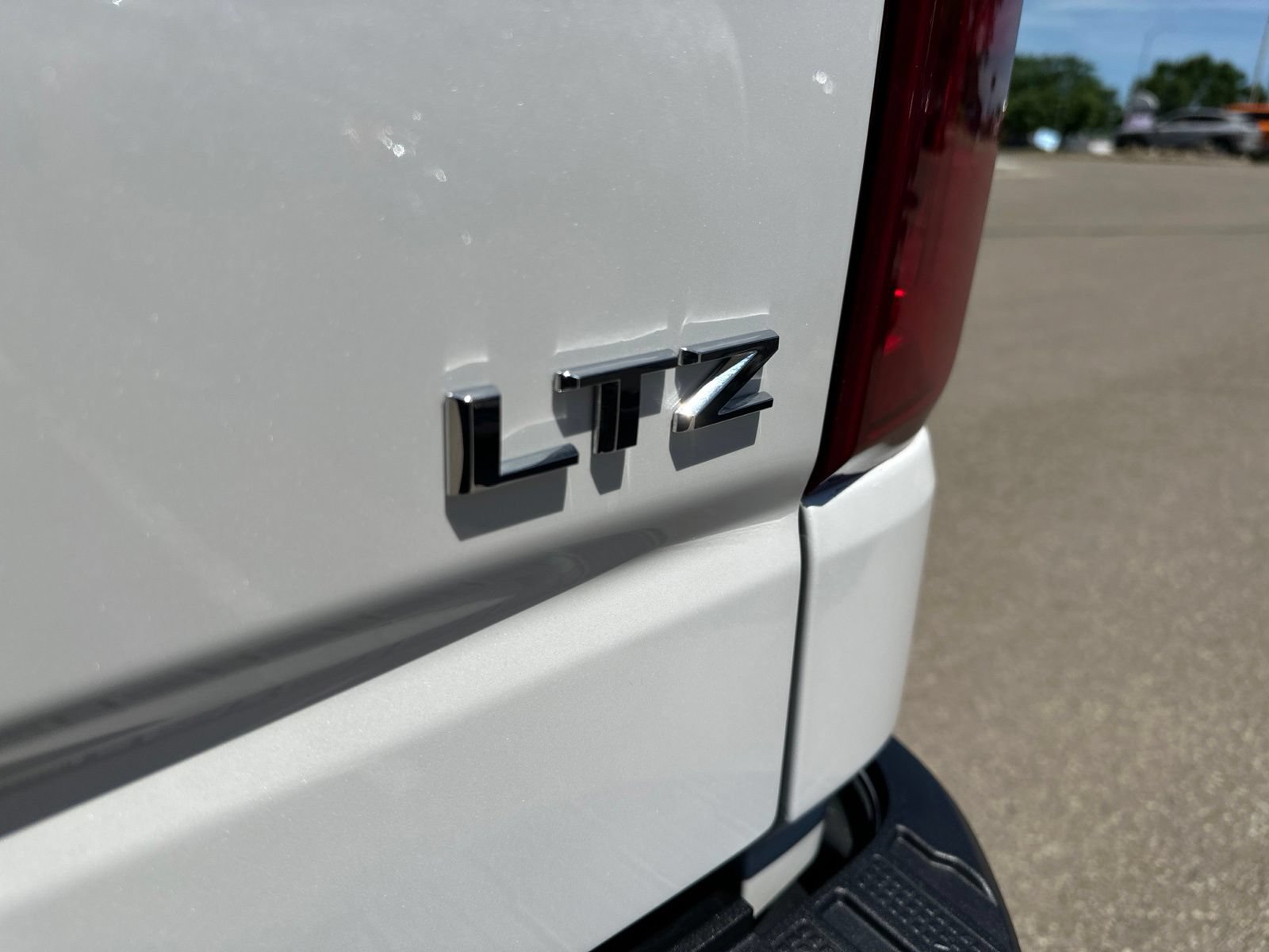 Used 2019 Chevrolet Silverado 1500 LTZ w/ LTZ Premium Package AWD/4WD image 5