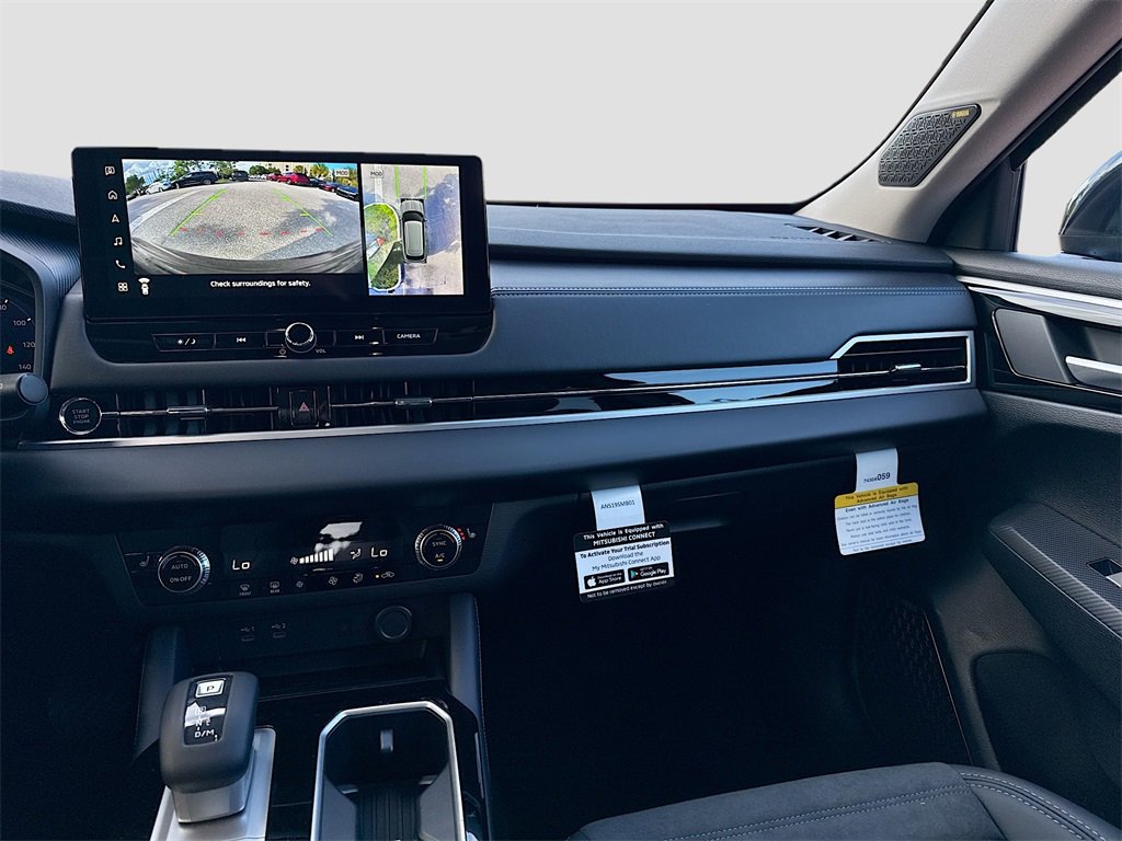 New 2025 Mitsubishi Outlander SE image 25