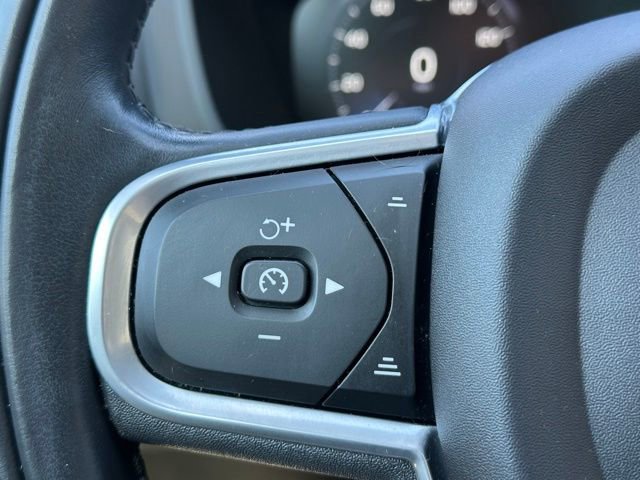 Used 2021 Volvo XC60 T5 Momentum AWD/4WD image 17
