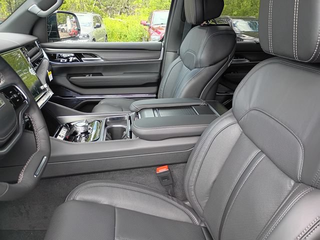 New 2026 Jeep Grand Wagoneer Summit w/ Premium Group III AWD/4WD image 12