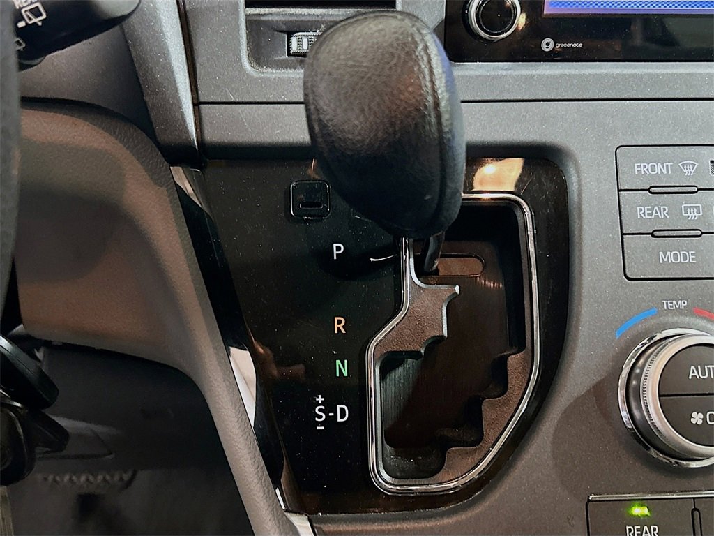 Used 2020 Toyota Sienna LE image 14