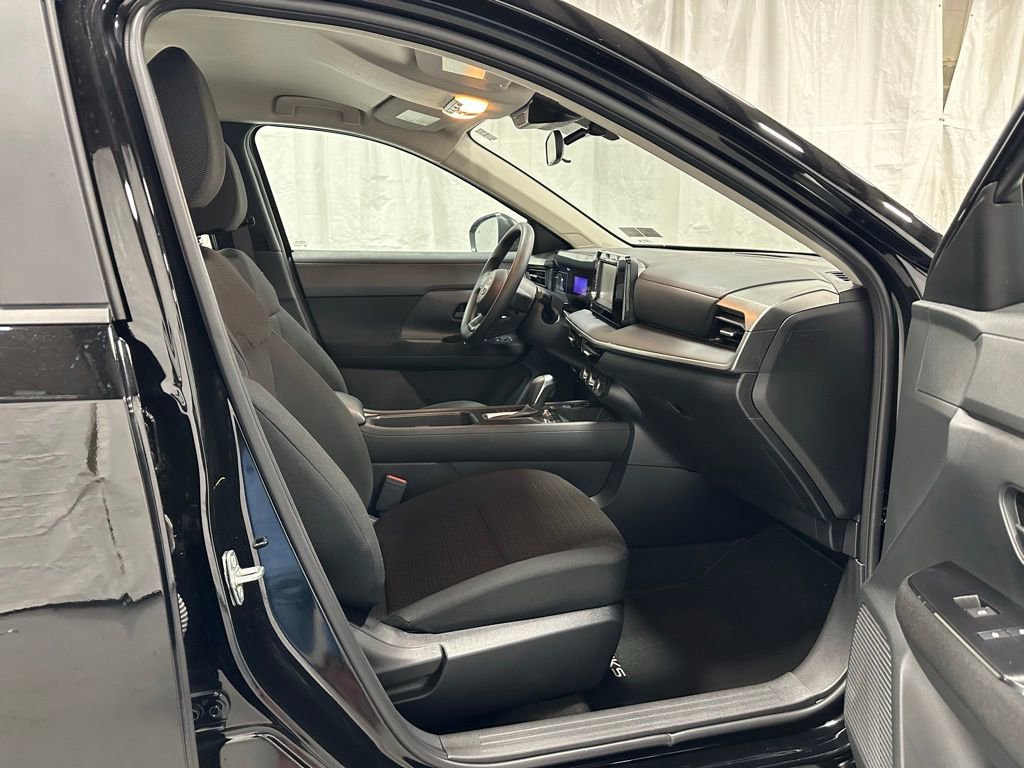 Used 2025 Nissan Kicks S AWD/4WD image 51