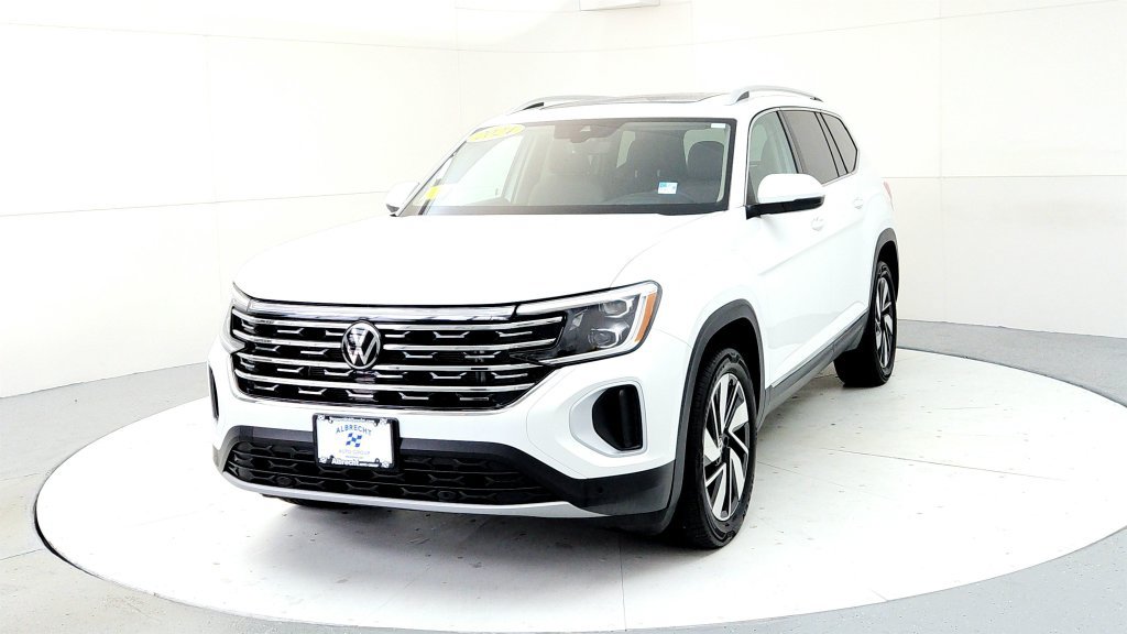 Used 2024 Volkswagen Atlas SEL AWD/4WD image 2