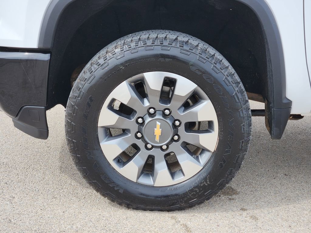 Used 2024 Chevrolet Silverado 2500 Custom w/ Custom Convenience Package image 10